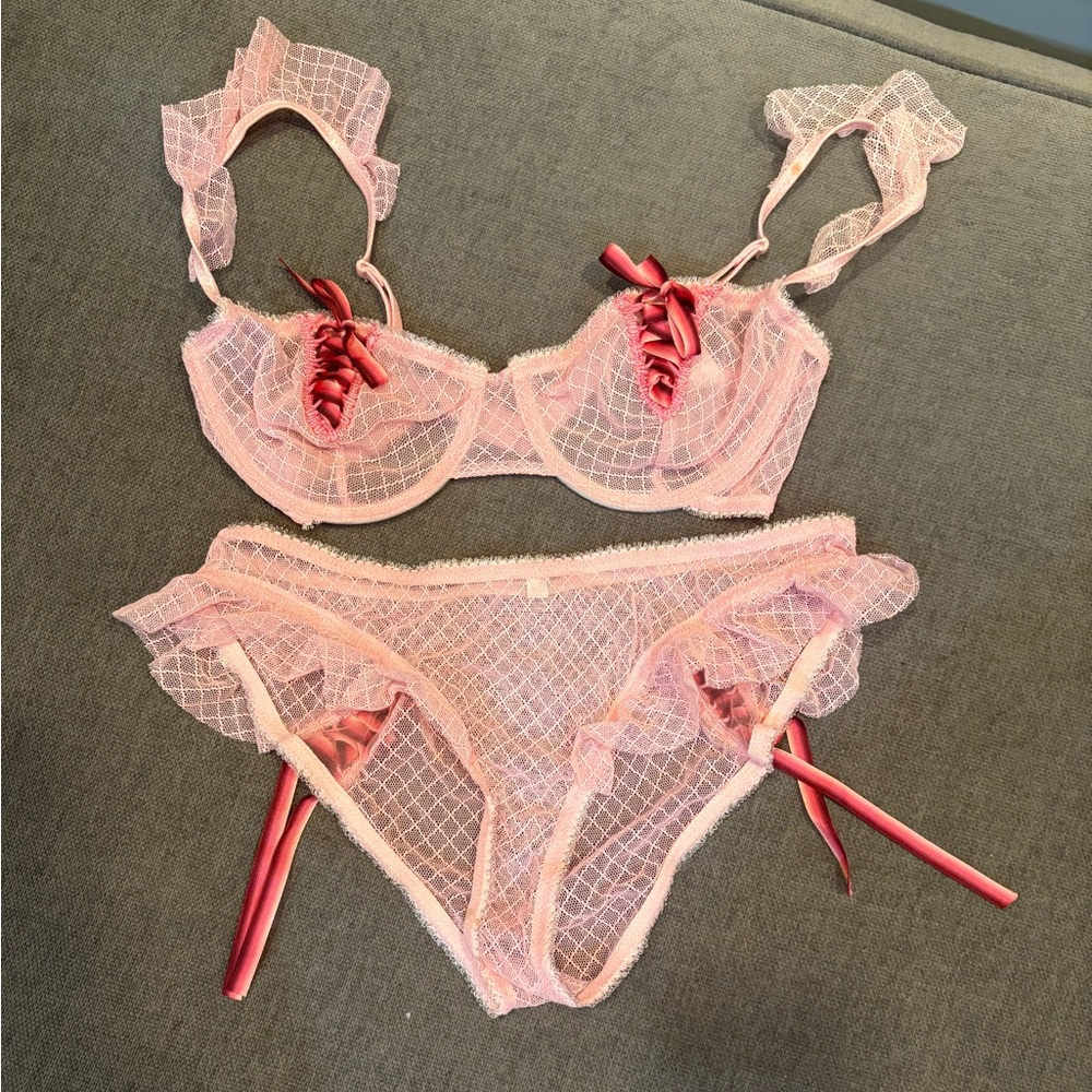 New Leg Avenue Pink Lace Bra and Panty Set